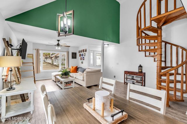 7 Sunnydale Court, Bayville, NJ 08721