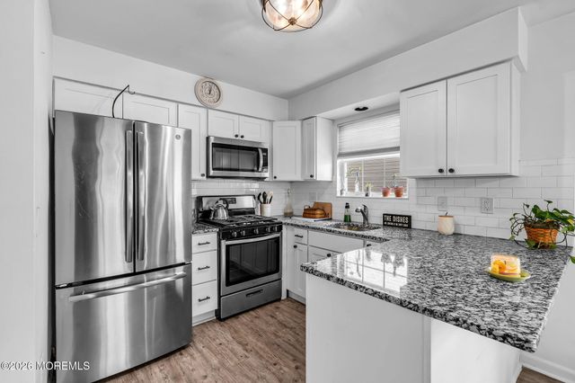 7 Sunnydale Court, Bayville, NJ 08721