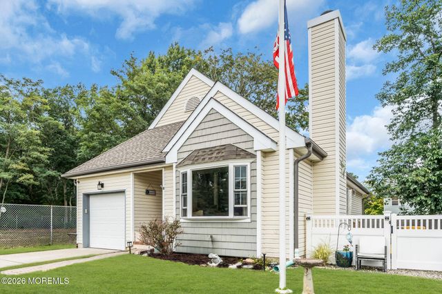 7 Sunnydale Court, Bayville, NJ 08721