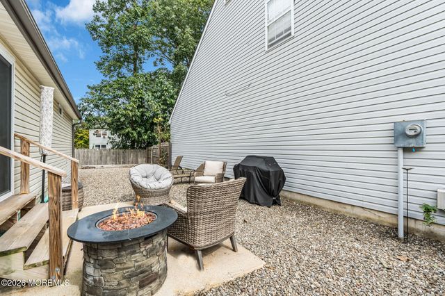 7 Sunnydale Court, Bayville, NJ 08721