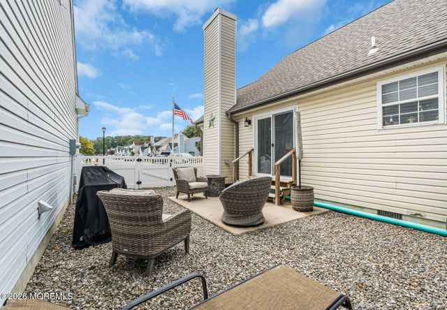 7 Sunnydale Court, Bayville, NJ 08721