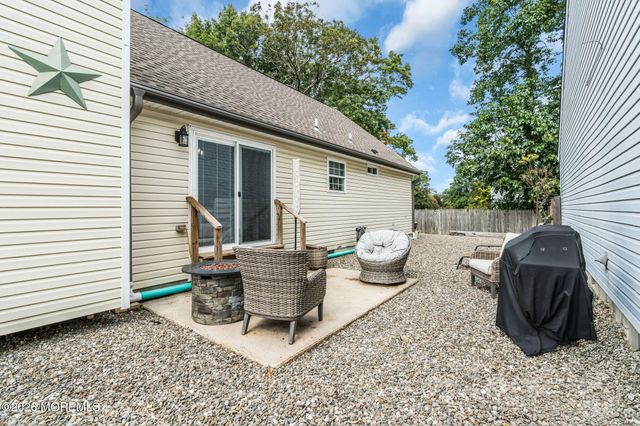 7 Sunnydale Court, Bayville, NJ 08721