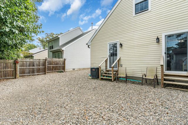 7 Sunnydale Court, Bayville, NJ 08721