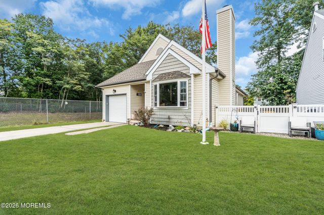 7 Sunnydale Court, Bayville, NJ 08721