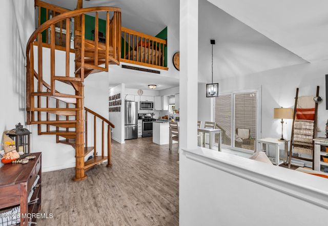 7 Sunnydale Court, Bayville, NJ 08721