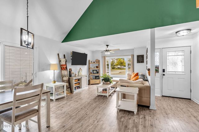 7 Sunnydale Court, Bayville, NJ 08721
