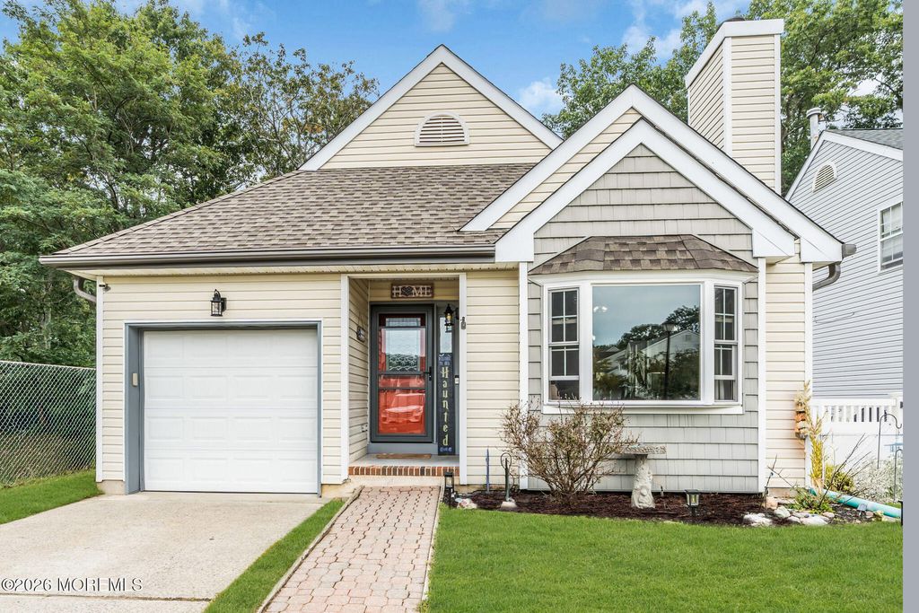 7 Sunnydale Court, Bayville, NJ 08721