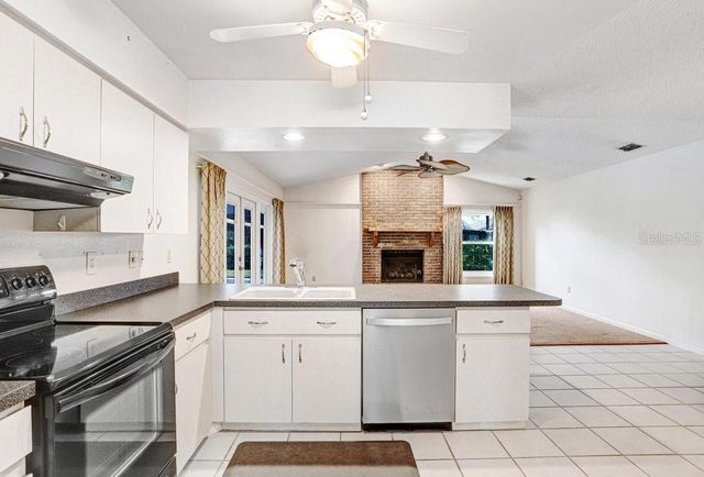 1328 CORNER OAKS DRIVE, Brandon, FL 33510