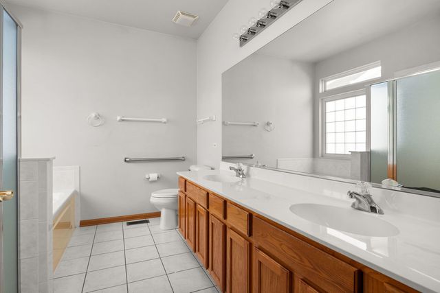 16139 Seneca Lake Circle, Crest Hill, IL 60403