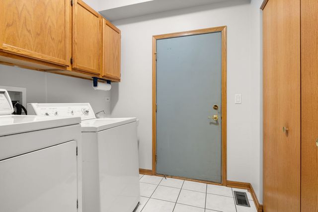 16139 Seneca Lake Circle, Crest Hill, IL 60403