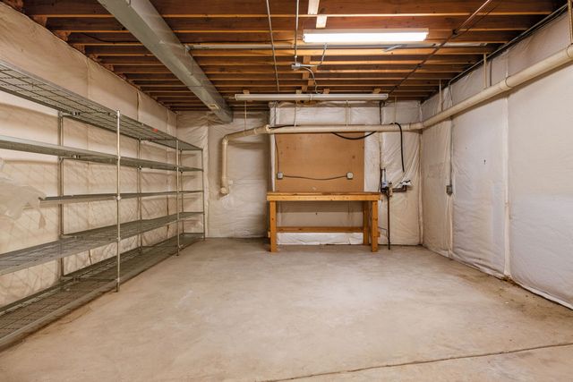 16139 Seneca Lake Circle, Crest Hill, IL 60403