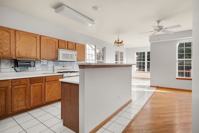 16139 Seneca Lake Circle, Crest Hill, IL 60403