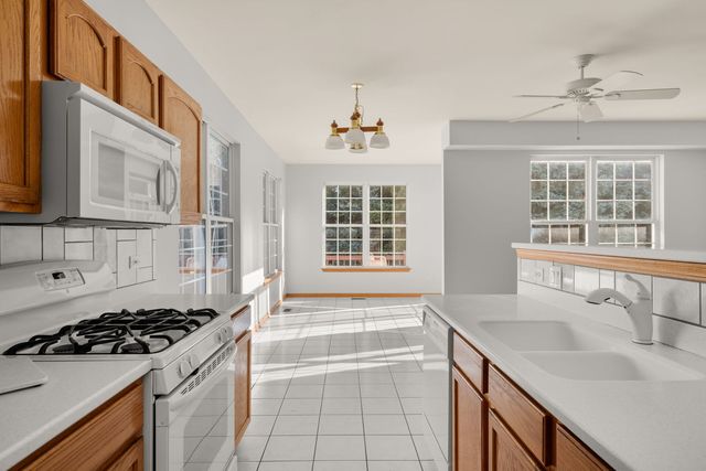 16139 Seneca Lake Circle, Crest Hill, IL 60403