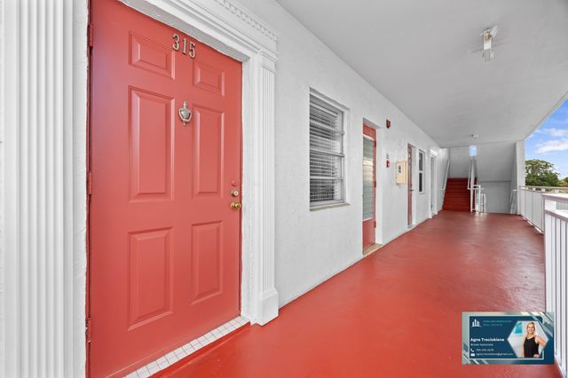 4000 NW 44th Avenue 315, Lauderdale Lakes, FL 33319