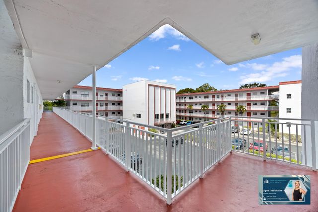 4000 NW 44th Avenue 315, Lauderdale Lakes, FL 33319