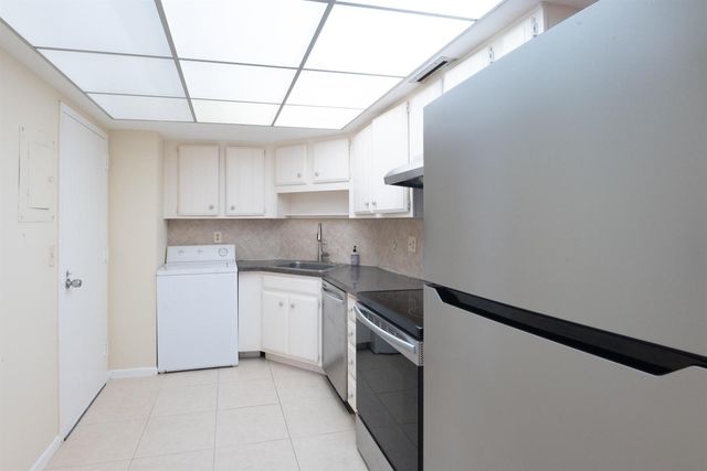 2400 PRESIDENTIAL Way 1505, West Palm Beach, FL 33401