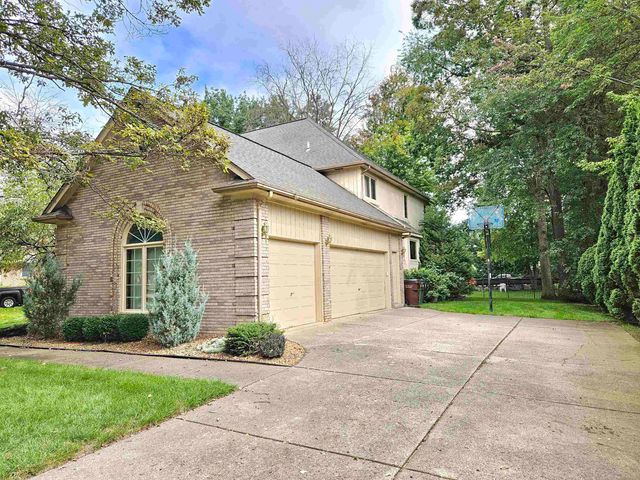 52380 Royal Forest Drive, Shelby Twp, MI 48315