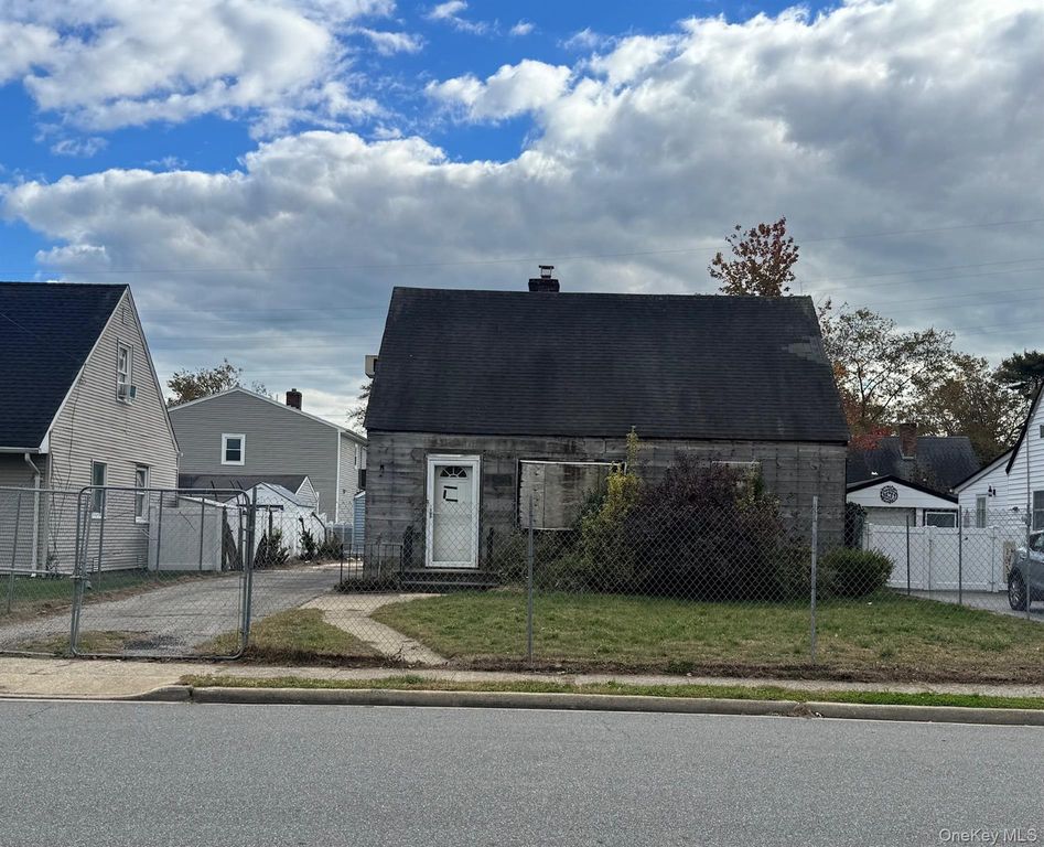 34 Wilson Road, Valley Stream, NY 11581