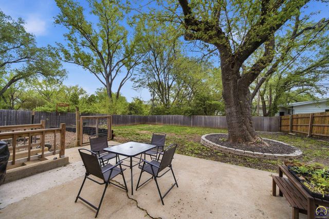 3106 SW Burlingame RD, Topeka, KS 66611