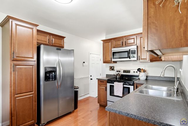 3106 SW Burlingame RD, Topeka, KS 66611