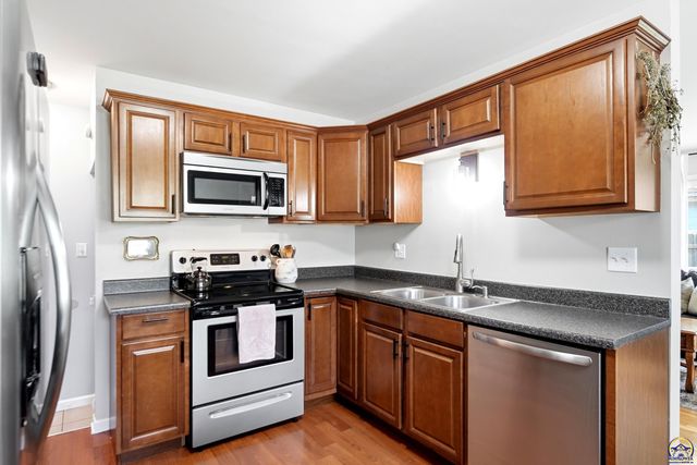 3106 SW Burlingame RD, Topeka, KS 66611