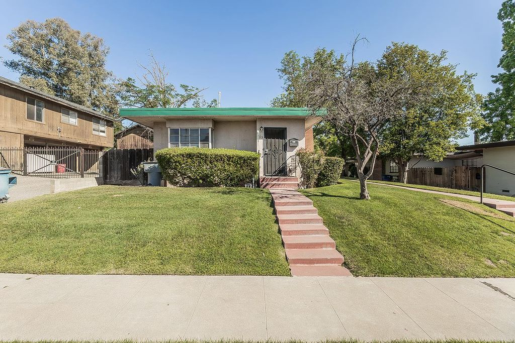 805 E Andrews Avenue, Fresno, CA 93704