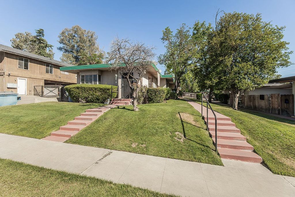 Image 13 of property listing at 805 E Andrews Avenue, Fresno, CA 93704