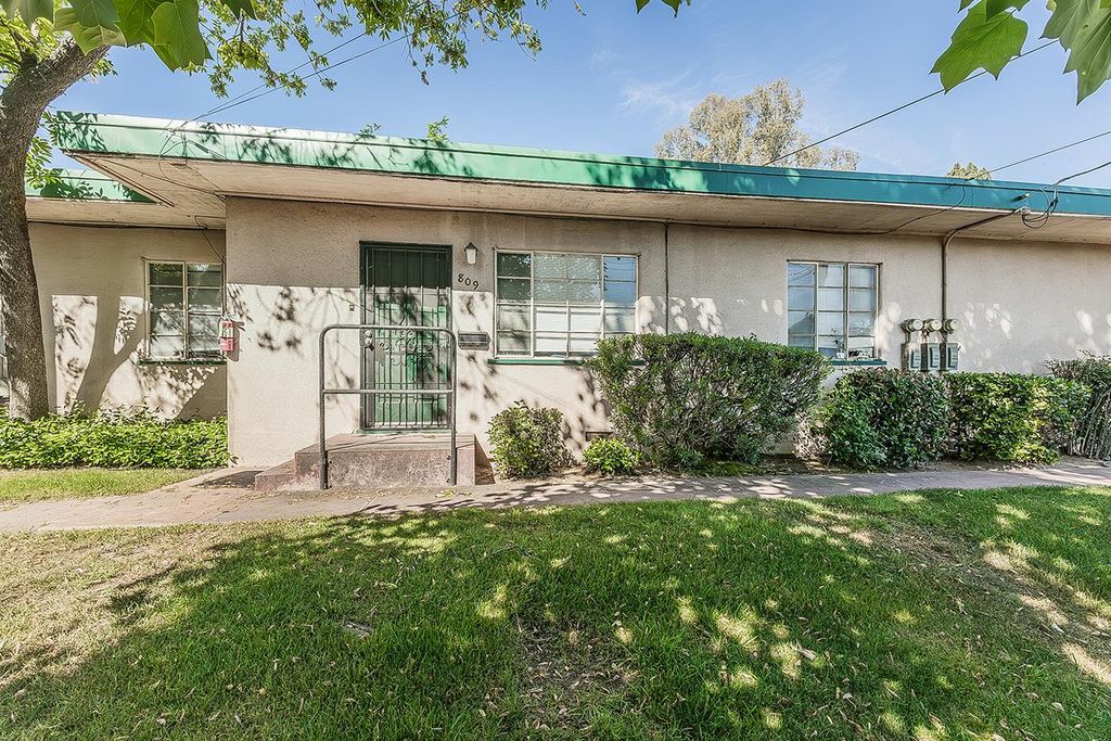 Image 16 of property listing at 805 E Andrews Avenue, Fresno, CA 93704