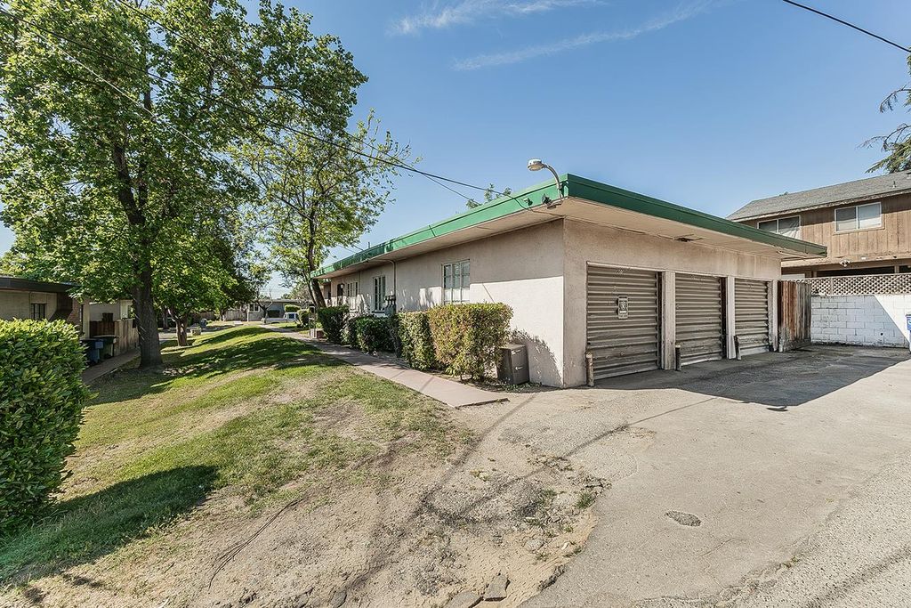 Image 18 of property listing at 805 E Andrews Avenue, Fresno, CA 93704