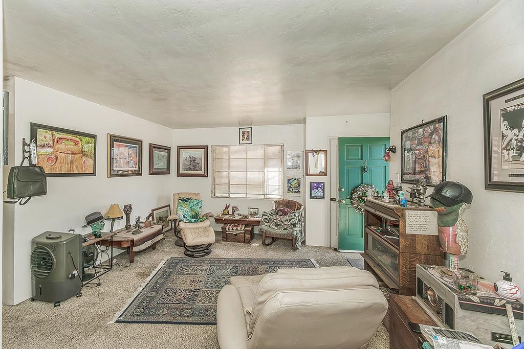 Image 3 of property listing at 805 E Andrews Avenue, Fresno, CA 93704