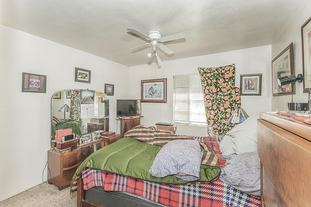 Image 8 of property listing at 805 E Andrews Avenue, Fresno, CA 93704