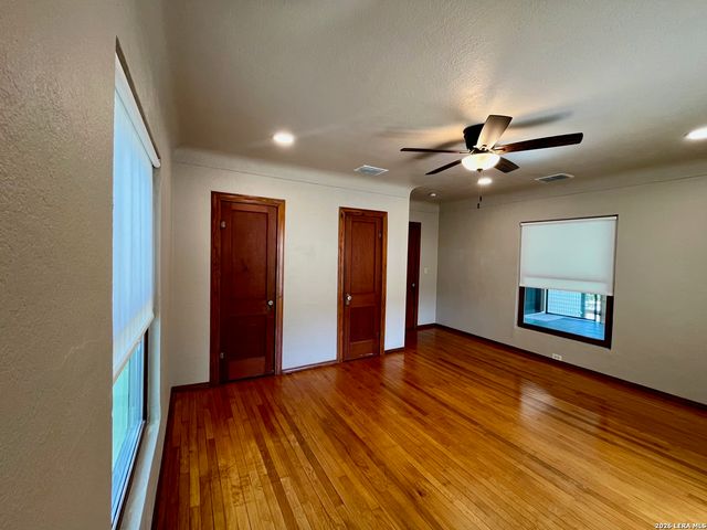 755 N AUSTIN ST B, Seguin, TX 78155