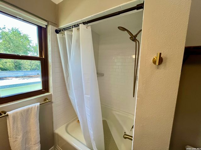 755 N AUSTIN ST B, Seguin, TX 78155
