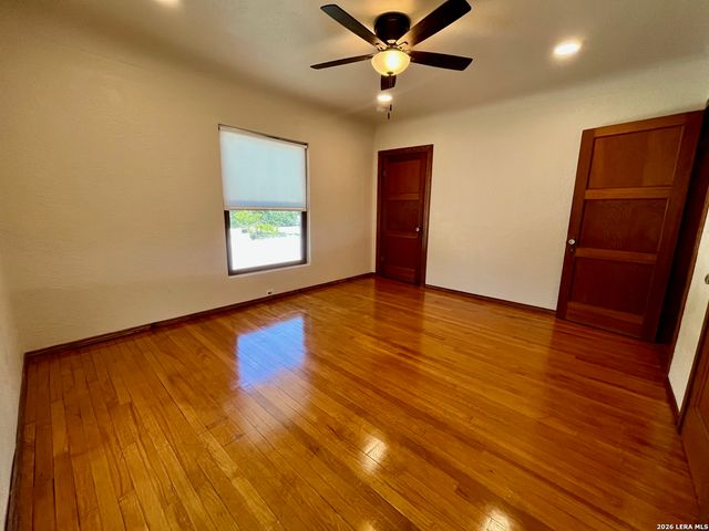 755 N AUSTIN ST B, Seguin, TX 78155