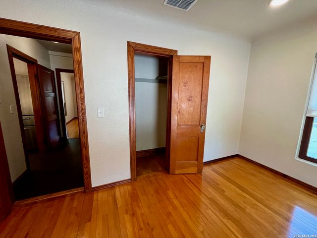 755 N AUSTIN ST B, Seguin, TX 78155