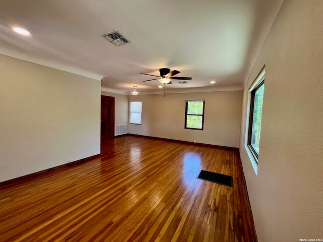 755 N AUSTIN ST B, Seguin, TX 78155