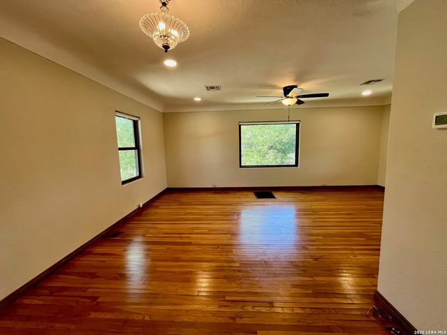 755 N AUSTIN ST B, Seguin, TX 78155