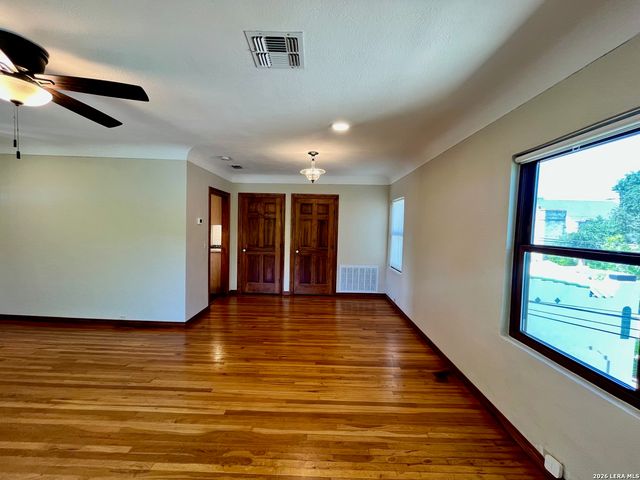 755 N AUSTIN ST B, Seguin, TX 78155
