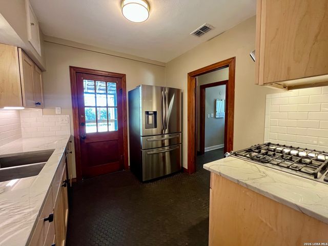 755 N AUSTIN ST B, Seguin, TX 78155