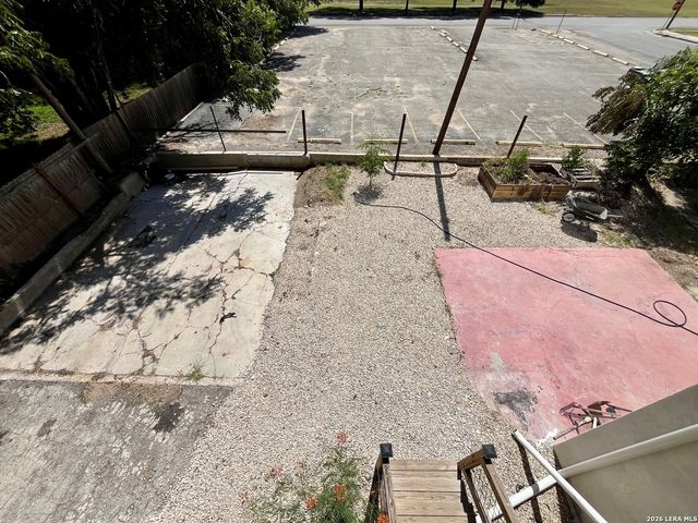 755 N AUSTIN ST B, Seguin, TX 78155