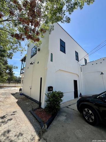 755 N AUSTIN ST B, Seguin, TX 78155