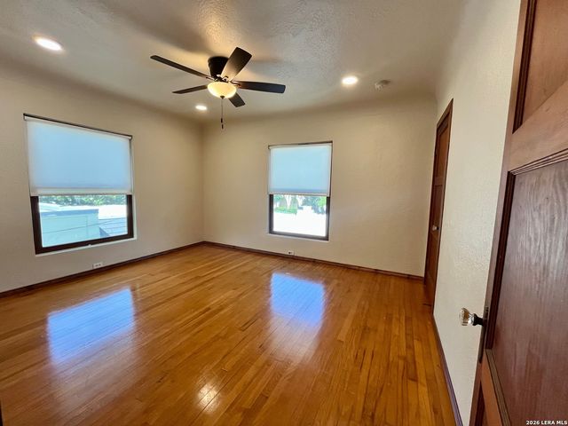 755 N AUSTIN ST B, Seguin, TX 78155
