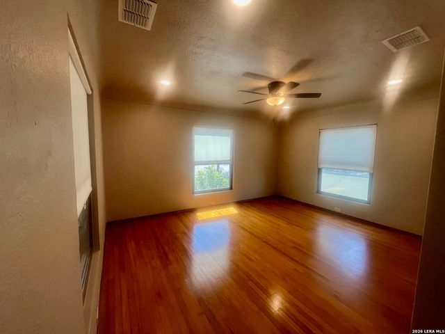 755 N AUSTIN ST B, Seguin, TX 78155