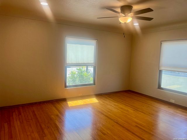 755 N AUSTIN ST B, Seguin, TX 78155