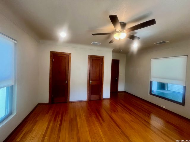 755 N AUSTIN ST B, Seguin, TX 78155