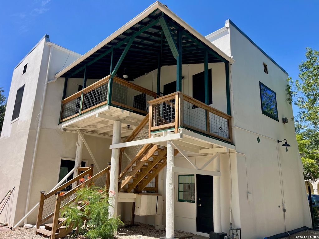 755 N AUSTIN ST B, Seguin, TX 78155