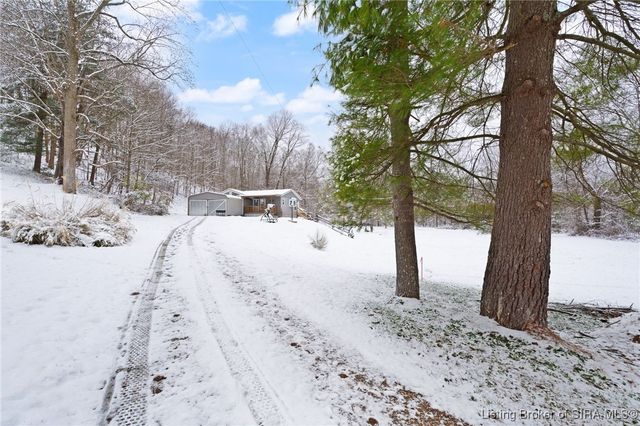5453 E McCarthy Knob Road, New Albany, IN 47150