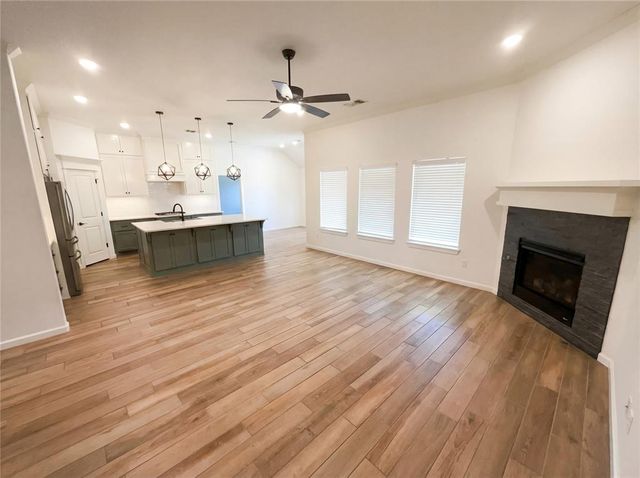 5509 Carmel Creek Drive, Mustang, OK 73064