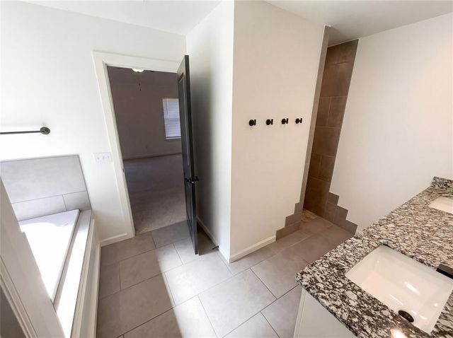 5509 Carmel Creek Drive, Mustang, OK 73064