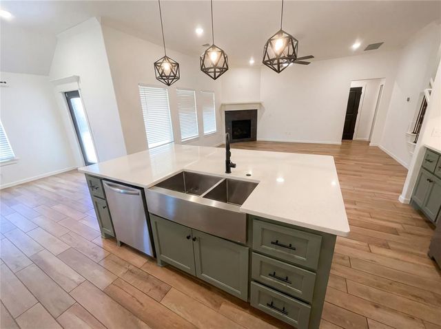 5509 Carmel Creek Drive, Mustang, OK 73064